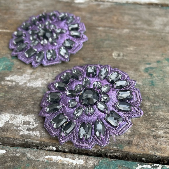 Lindsay Phillips purple flowers rhinestones shoe snap jewelry - Picture 2 of 4